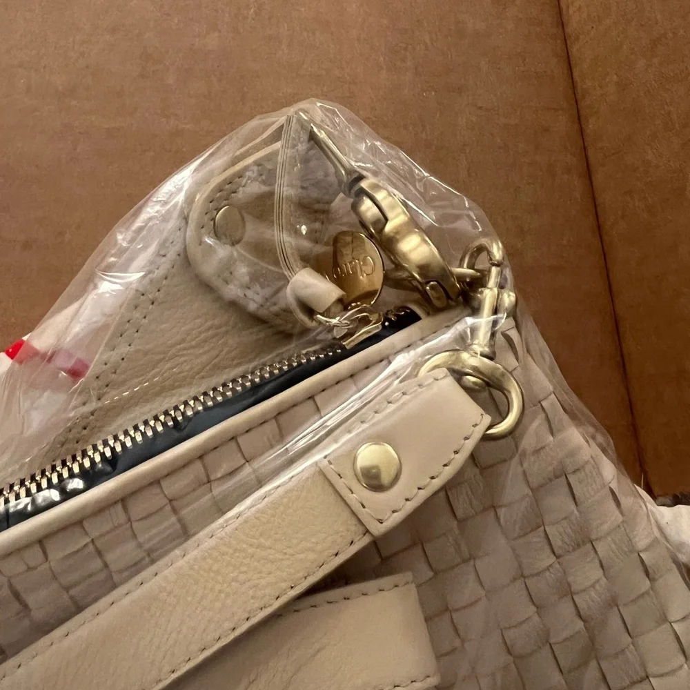 NWT Clare V. Moyen Messenger in Buttercream 🧈 - Picture 7 of 8